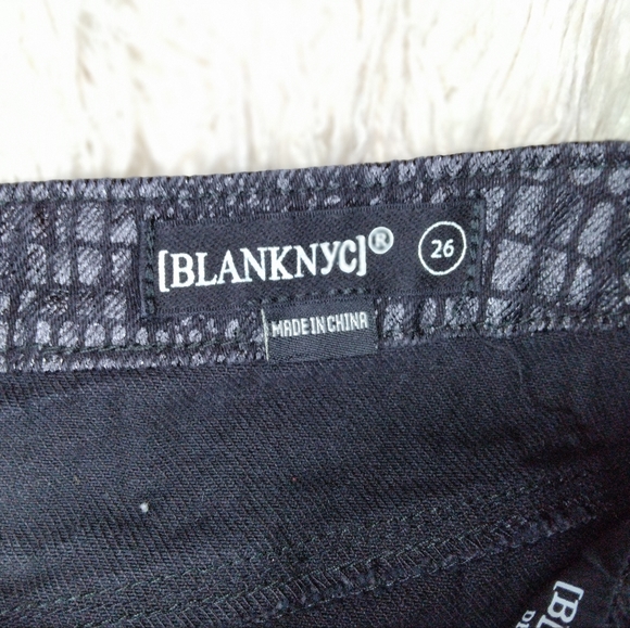 New Blank NYC Python Raw Hem Coated Denim A-line Mini Skirt Size 26 - Picture 8 of 12